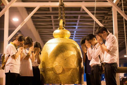 ภาพ No.27612:พิธีปิดแผ่นทองระฆังธรรม เข้าสู่ยุคชาวศิวิไลซ์และพิธีสวดธัมมจักกัปปวัตนสูตร