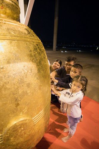 ภาพ No.27627:พิธีปิดแผ่นทองระฆังธรรม เข้าสู่ยุคชาวศิวิไลซ์และพิธีสวดธัมมจักกัปปวัตนสูตร