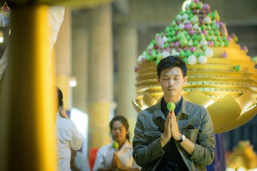 ภาพ No.27629:พิธีปิดแผ่นทองระฆังธรรม เข้าสู่ยุคชาวศิวิไลซ์และพิธีสวดธัมมจักกัปปวัตนสูตร