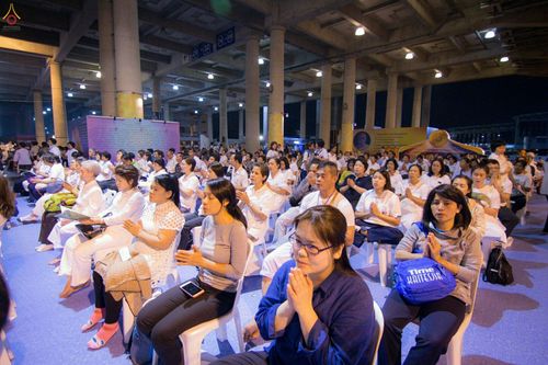 ภาพ No.27643:พิธีปิดแผ่นทองระฆังธรรม เข้าสู่ยุคชาวศิวิไลซ์และพิธีสวดธัมมจักกัปปวัตนสูตร