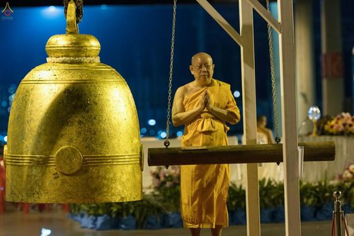 ภาพ No.27658:พิธีปิดแผ่นทองระฆังธรรม เข้าสู่ยุคชาวศิวิไลซ์และพิธีสวดธัมมจักกัปปวัตนสูตร
