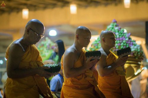 ภาพ No.27653:พิธีปิดแผ่นทองระฆังธรรม เข้าสู่ยุคชาวศิวิไลซ์และพิธีสวดธัมมจักกัปปวัตนสูตร