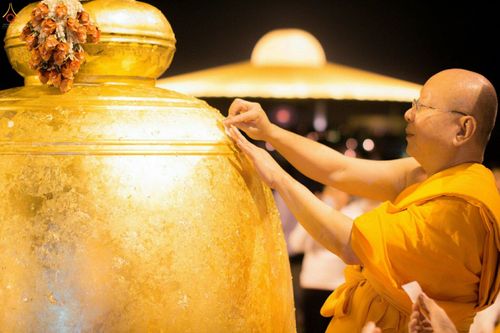 ภาพ No.27656:พิธีปิดแผ่นทองระฆังธรรม เข้าสู่ยุคชาวศิวิไลซ์และพิธีสวดธัมมจักกัปปวัตนสูตร