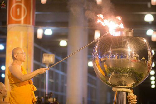 ภาพ No.27654:พิธีปิดแผ่นทองระฆังธรรม เข้าสู่ยุคชาวศิวิไลซ์และพิธีสวดธัมมจักกัปปวัตนสูตร