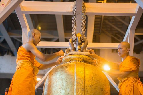 ภาพ No.27660:พิธีปิดแผ่นทองระฆังธรรม เข้าสู่ยุคชาวศิวิไลซ์และพิธีสวดธัมมจักกัปปวัตนสูตร