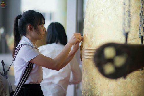 ภาพ No.27669:พิธีปิดแผ่นทองระฆังธรรม เข้าสู่ยุคชาวศิวิไลซ์และพิธีสวดธัมมจักกัปปวัตนสูตร