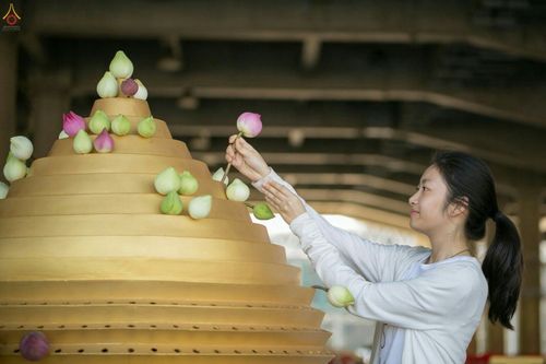 ภาพ No.27684:พิธีปิดแผ่นทองระฆังธรรม เข้าสู่ยุคชาวศิวิไลซ์และพิธีสวดธัมมจักกัปปวัตนสูตร