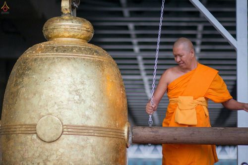 ภาพ No.27702:พิธีปิดแผ่นทองระฆังธรรม เข้าสู่ยุคชาวศิวิไลซ์และพิธีสวดธัมมจักกัปปวัตนสูตร