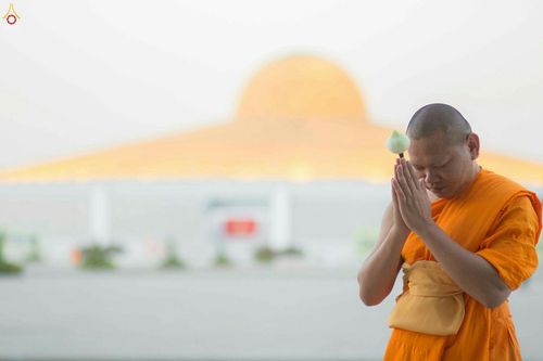 ภาพ No.27703:พิธีปิดแผ่นทองระฆังธรรม เข้าสู่ยุคชาวศิวิไลซ์และพิธีสวดธัมมจักกัปปวัตนสูตร