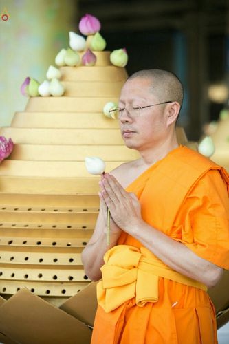 ภาพ No.27710:พิธีปิดแผ่นทองระฆังธรรม เข้าสู่ยุคชาวศิวิไลซ์และพิธีสวดธัมมจักกัปปวัตนสูตร