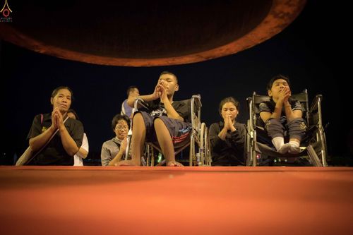 ภาพ No.27716:พิธีปิดแผ่นทองระฆังธรรม เข้าสู่ยุคชาวศิวิไลซ์และพิธีสวดธัมมจักกัปปวัตนสูตร