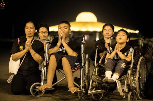 ภาพ No.27726:พิธีปิดแผ่นทองระฆังธรรม เข้าสู่ยุคชาวศิวิไลซ์และพิธีสวดธัมมจักกัปปวัตนสูตร