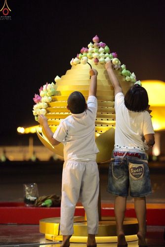 ภาพ No.27731:พิธีปิดแผ่นทองระฆังธรรม เข้าสู่ยุคชาวศิวิไลซ์และพิธีสวดธัมมจักกัปปวัตนสูตร