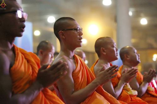 ภาพ No.27734:พิธีปิดแผ่นทองระฆังธรรม เข้าสู่ยุคชาวศิวิไลซ์และพิธีสวดธัมมจักกัปปวัตนสูตร