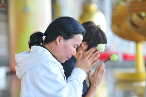 ภาพ No.27748:พิธีปิดแผ่นทองระฆังธรรม เข้าสู่ยุคชาวศิวิไลซ์และพิธีสวดธัมมจักกัปปวัตนสูตร