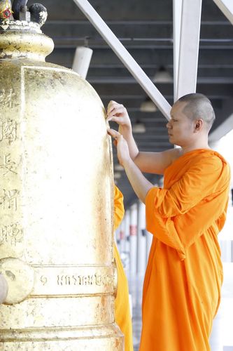ภาพ No.27753:พิธีปิดแผ่นทองระฆังธรรม เข้าสู่ยุคชาวศิวิไลซ์และพิธีสวดธัมมจักกัปปวัตนสูตร