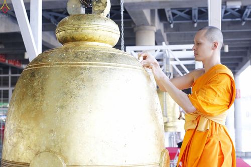 ภาพ No.27754:พิธีปิดแผ่นทองระฆังธรรม เข้าสู่ยุคชาวศิวิไลซ์และพิธีสวดธัมมจักกัปปวัตนสูตร