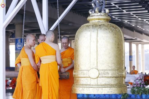 ภาพ No.27755:พิธีปิดแผ่นทองระฆังธรรม เข้าสู่ยุคชาวศิวิไลซ์และพิธีสวดธัมมจักกัปปวัตนสูตร