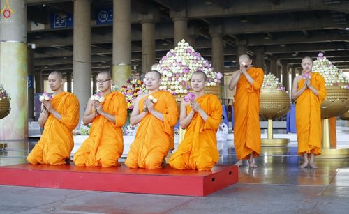 ภาพ No.27759:พิธีปิดแผ่นทองระฆังธรรม เข้าสู่ยุคชาวศิวิไลซ์และพิธีสวดธัมมจักกัปปวัตนสูตร