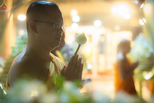 ภาพ No.27767:พิธีปิดแผ่นทองระฆังธรรม เข้าสู่ยุคชาวศิวิไลซ์และพิธีสวดธัมมจักกัปปวัตนสูตร