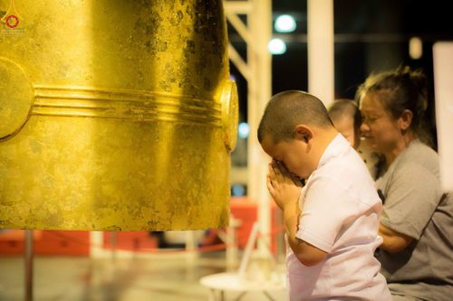 ภาพ No.27771:พิธีปิดแผ่นทองระฆังธรรม เข้าสู่ยุคชาวศิวิไลซ์และพิธีสวดธัมมจักกัปปวัตนสูตร