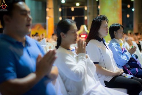 ภาพ No.27774:พิธีปิดแผ่นทองระฆังธรรม เข้าสู่ยุคชาวศิวิไลซ์และพิธีสวดธัมมจักกัปปวัตนสูตร