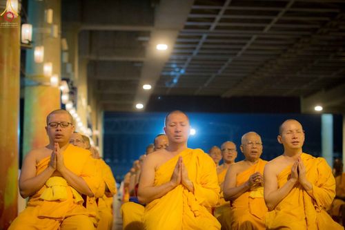 ภาพ No.27776:พิธีปิดแผ่นทองระฆังธรรม เข้าสู่ยุคชาวศิวิไลซ์และพิธีสวดธัมมจักกัปปวัตนสูตร