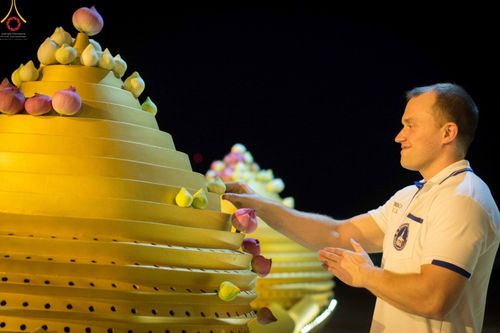 ภาพ No.27793:พิธีปิดแผ่นทองระฆังธรรม เข้าสู่ยุคชาวศิวิไลซ์และพิธีสวดธัมมจักกัปปวัตนสูตร