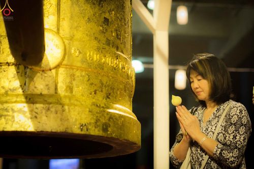 ภาพ No.27792:พิธีปิดแผ่นทองระฆังธรรม เข้าสู่ยุคชาวศิวิไลซ์และพิธีสวดธัมมจักกัปปวัตนสูตร