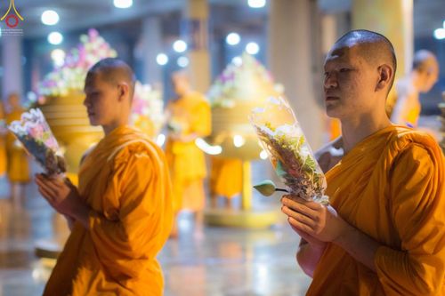 ภาพ No.27799:พิธีปิดแผ่นทองระฆังธรรม เข้าสู่ยุคชาวศิวิไลซ์และพิธีสวดธัมมจักกัปปวัตนสูตร