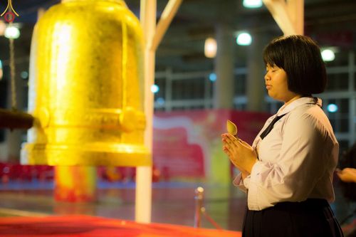 ภาพ No.27803:พิธีปิดแผ่นทองระฆังธรรม เข้าสู่ยุคชาวศิวิไลซ์และพิธีสวดธัมมจักกัปปวัตนสูตร