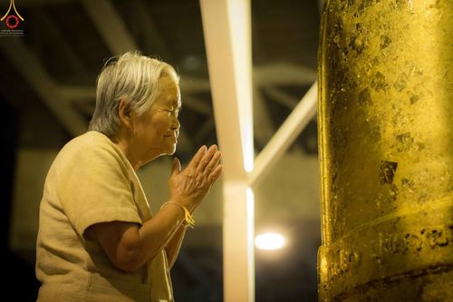 ภาพ No.27814:พิธีปิดแผ่นทองระฆังธรรม เข้าสู่ยุคชาวศิวิไลซ์และพิธีสวดธัมมจักกัปปวัตนสูตร