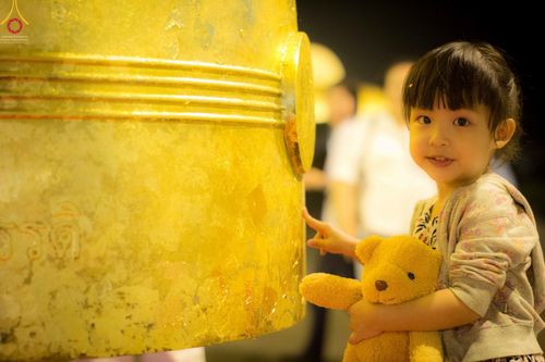 ภาพ No.27817:พิธีปิดแผ่นทองระฆังธรรม เข้าสู่ยุคชาวศิวิไลซ์และพิธีสวดธัมมจักกัปปวัตนสูตร