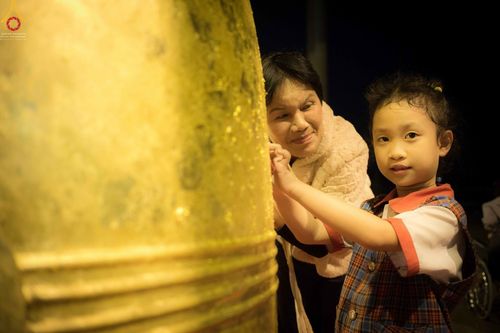 ภาพ No.27820:พิธีปิดแผ่นทองระฆังธรรม เข้าสู่ยุคชาวศิวิไลซ์และพิธีสวดธัมมจักกัปปวัตนสูตร