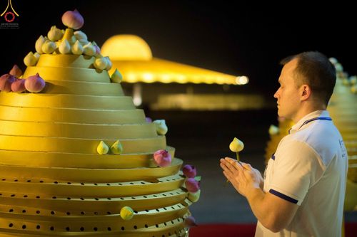 ภาพ No.27826:พิธีปิดแผ่นทองระฆังธรรม เข้าสู่ยุคชาวศิวิไลซ์และพิธีสวดธัมมจักกัปปวัตนสูตร