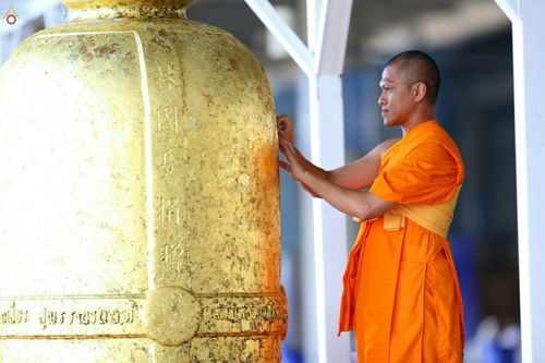 ภาพ No.27839:พิธีปิดแผ่นทองระฆังธรรม เข้าสู่ยุคชาวศิวิไลซ์และพิธีสวดธัมมจักกัปปวัตนสูตร