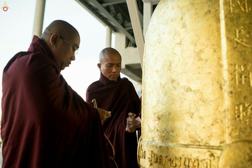 ภาพ No.27841:พิธีปิดแผ่นทองระฆังธรรม เข้าสู่ยุคชาวศิวิไลซ์และพิธีสวดธัมมจักกัปปวัตนสูตร