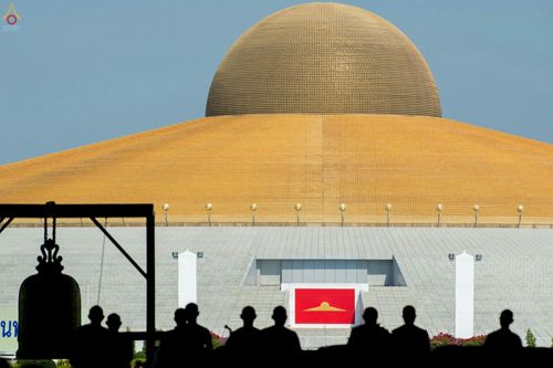 ภาพ No.27847:พิธีปิดแผ่นทองระฆังธรรม เข้าสู่ยุคชาวศิวิไลซ์และพิธีสวดธัมมจักกัปปวัตนสูตร