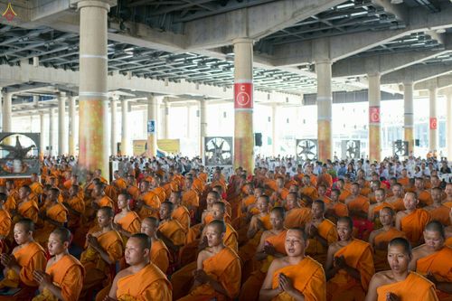 ภาพ No.27849:พิธีปิดแผ่นทองระฆังธรรม เข้าสู่ยุคชาวศิวิไลซ์และพิธีสวดธัมมจักกัปปวัตนสูตร