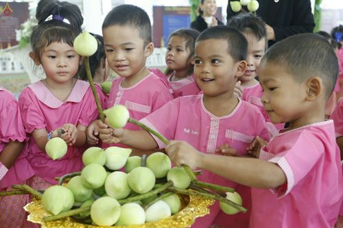 ภาพ No.27850:พิธีปิดแผ่นทองระฆังธรรม เข้าสู่ยุคชาวศิวิไลซ์และพิธีสวดธัมมจักกัปปวัตนสูตร