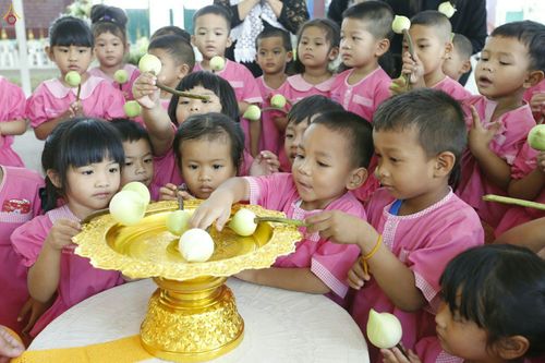 ภาพ No.27852:พิธีปิดแผ่นทองระฆังธรรม เข้าสู่ยุคชาวศิวิไลซ์และพิธีสวดธัมมจักกัปปวัตนสูตร