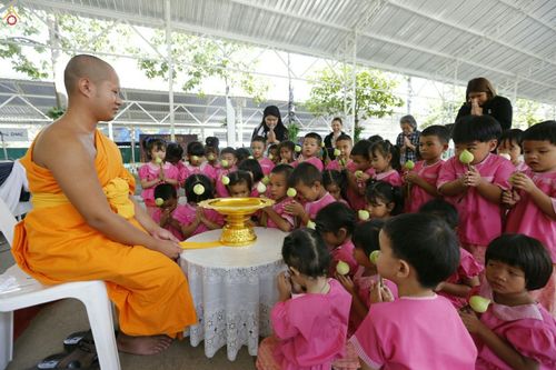 ภาพ No.27853:พิธีปิดแผ่นทองระฆังธรรม เข้าสู่ยุคชาวศิวิไลซ์และพิธีสวดธัมมจักกัปปวัตนสูตร