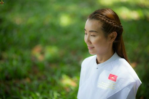 ภาพ No.23344:อุบาสิกา สตรีผู้นั่งใกล้พระรัตนตรัย