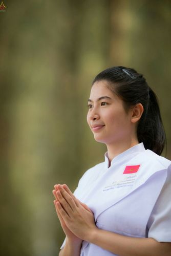 ภาพ No.23348:อุบาสิกา สตรีผู้นั่งใกล้พระรัตนตรัย