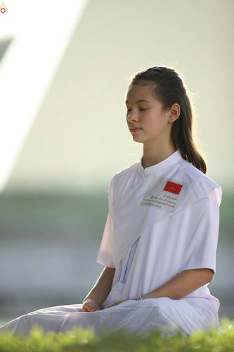 ภาพ No.23375:อุบาสิกา สตรีผู้นั่งใกล้พระรัตนตรัย