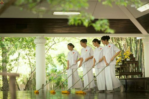 ภาพ No.23383:อุบาสิกา สตรีผู้นั่งใกล้พระรัตนตรัย