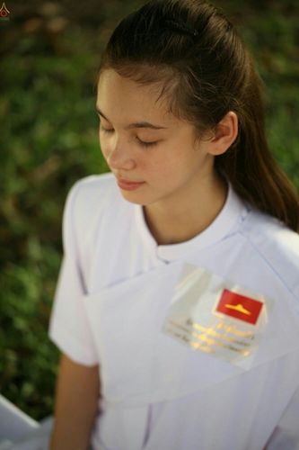 ภาพ No.23395:อุบาสิกา สตรีผู้นั่งใกล้พระรัตนตรัย