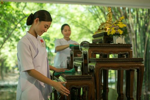 ภาพ No.23411:อุบาสิกา สตรีผู้นั่งใกล้พระรัตนตรัย