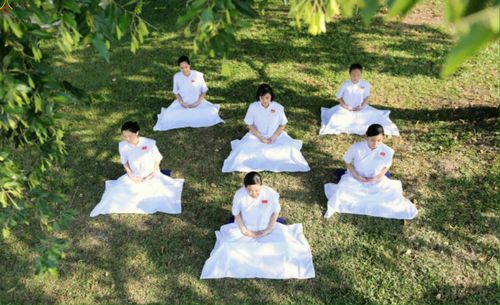 ภาพ No.23413:อุบาสิกา สตรีผู้นั่งใกล้พระรัตนตรัย