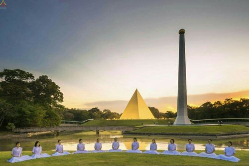 ภาพ No.23416:อุบาสิกา สตรีผู้นั่งใกล้พระรัตนตรัย